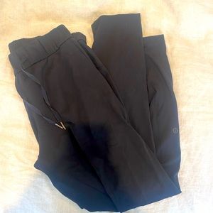 Lululemon On the Fly pants, Black size 6